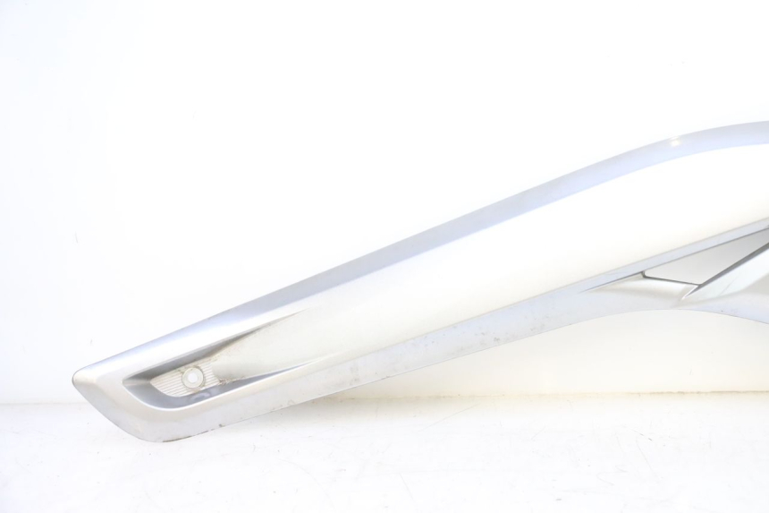 photo de TAPA DEBAJO DEL ASIENTO IZQUIERDO YAMAHA X-MAX XMAX 125 (2010 - 2013) - Detalle de la pieza