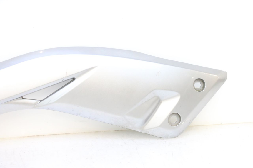 photo de TAPA DEBAJO DEL ASIENTO IZQUIERDO YAMAHA X-MAX XMAX 125 (2010 - 2013) - Zoom estado de uso