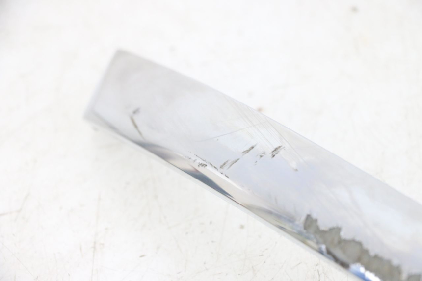 photo de TAPA BAJO ASIENTO IZQUIERDA PIAGGIO X8 125 (2004 - 2007) - Primer plano técnico