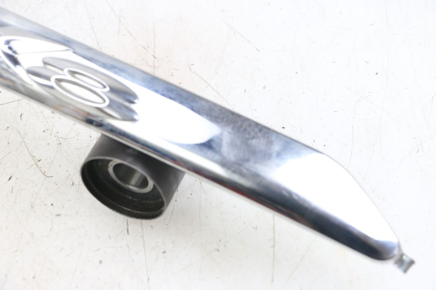 photo de TAPA BAJO ASIENTO IZQUIERDA PIAGGIO X8 125 (2004 - 2007) - Detalles de los puntos de fijación