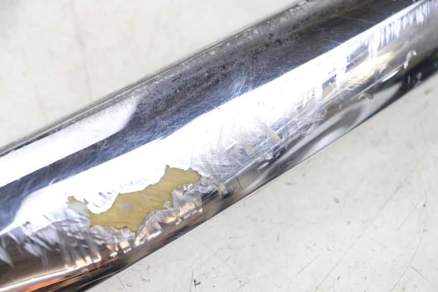 photo de TAPA DEBAJO DEL ASIENTO IZQUIERDO PIAGGIO XEVO - X EVO 125 (2007 - 2017) - Primer plano técnico