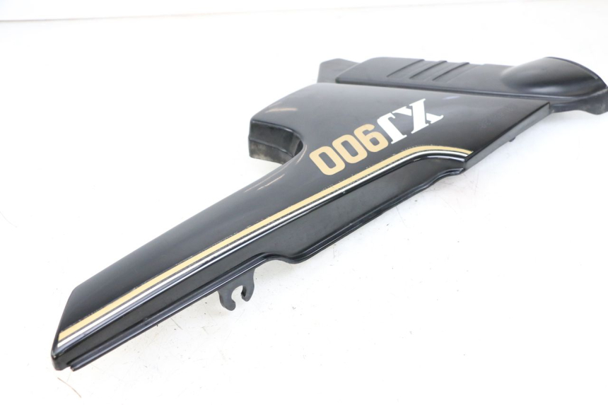 photo de TAPA BAJO ASIENTO IZQUIERDA YAMAHA XJ F 900 (1983 - 1994) - Primer plano técnico