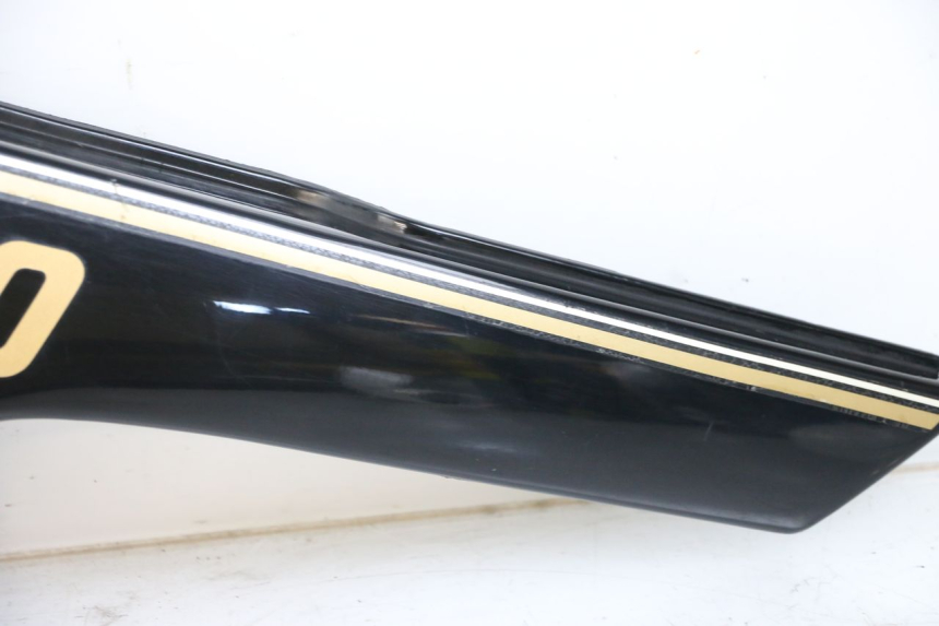 photo de TAPA BAJO ASIENTO IZQUIERDA YAMAHA XJ F 900 (1983 - 1994) - Detalles de los puntos de fijación