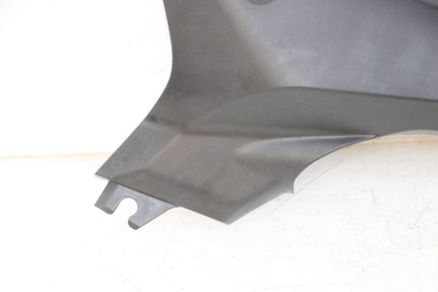 photo de TAPA BAJO ASIENTO IZQUIERDA YAMAHA XJ6 ABS 600 (2008 - 2016) - Primer plano técnico