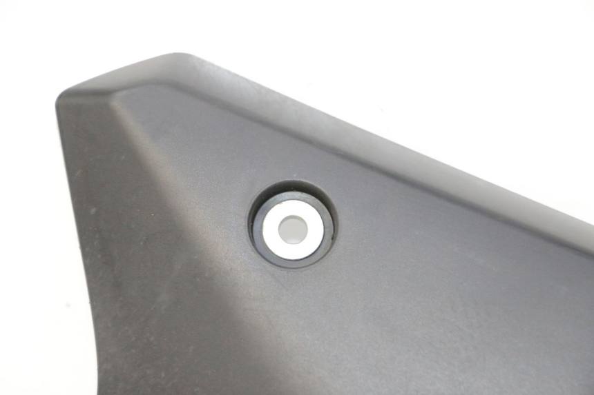 photo de TAPA BAJO ASIENTO IZQUIERDA YAMAHA XJ6 ABS 600 (2008 - 2016) - Detalles de los puntos de fijación