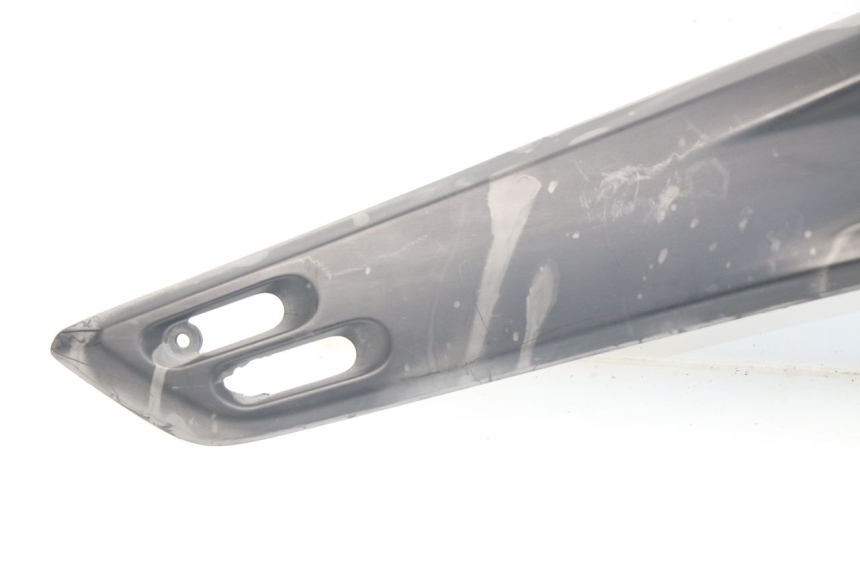 photo de TAPA DEBAJO DEL ASIENTO IZQUIERDO YAMAHA XP T-MAX TMAX ABS 500 (2004 - 2007) - Otra vista del artículo