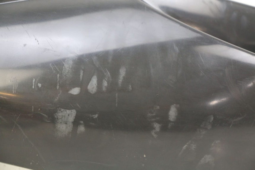 photo de TAPA DEBAJO DEL ASIENTO IZQUIERDO YAMAHA XP T-MAX TMAX ABS 500 (2004 - 2007) - Detalle de la pieza