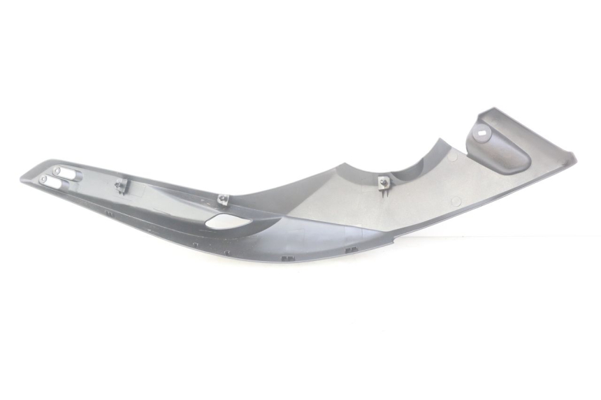 photo de TAPA DEBAJO DEL ASIENTO IZQUIERDO YAMAHA XP T-MAX TMAX ABS 500 (2004 - 2007) - Otra perspectiva