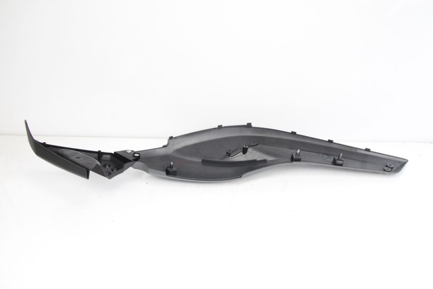 photo de TAPA BAJO ASIENTO IZQUIERDA YAMAHA XP T-MAX TMAX 500 (2008 - 2012) - Detalles de los puntos de fijación