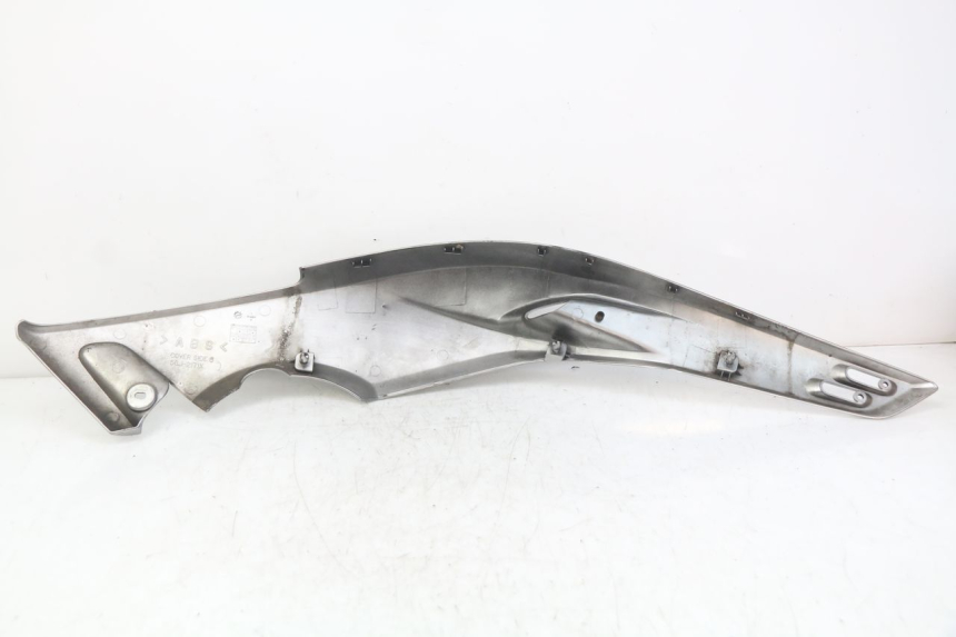 photo de TAPA BAJO ASIENTO IZQUIERDA YAMAHA XP T-MAX TMAX 500 (2004 - 2007) - Detalle de la pieza