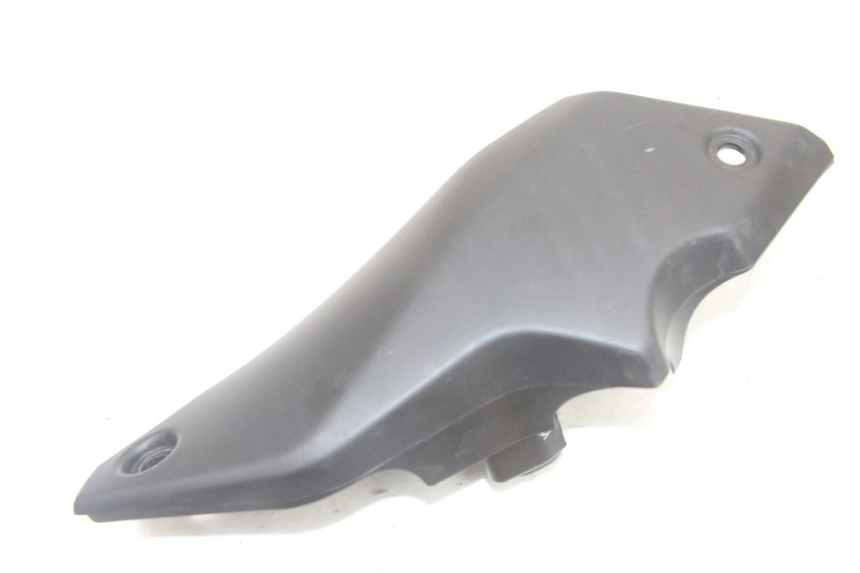 photo de TAPA BAJO ASIENTO IZQUIERDA YAMAHA TRACER 7 700 (2020 - 2024) - Detalle de la pieza