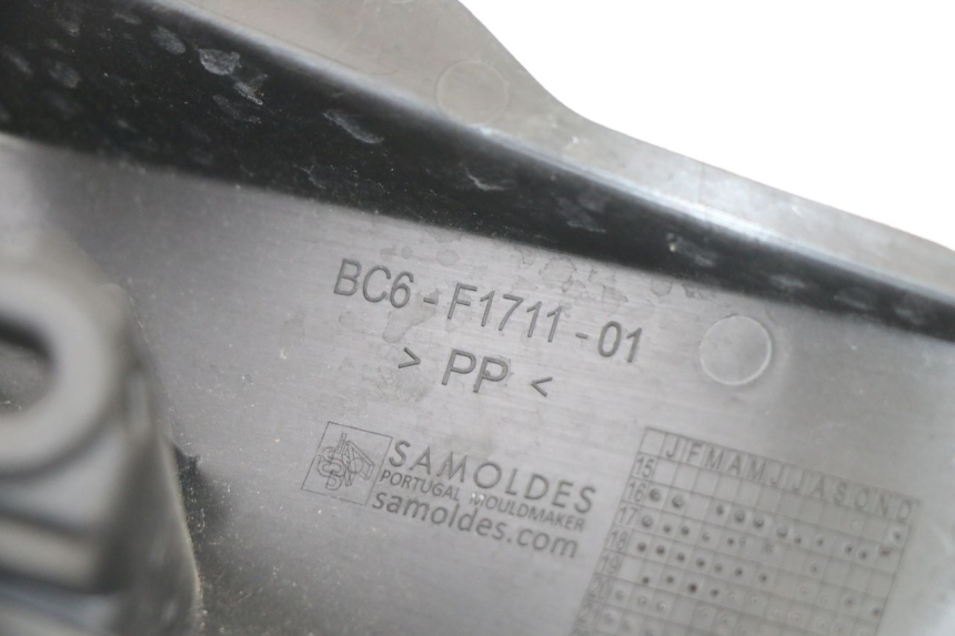 photo de TAPA BAJO ASIENTO IZQUIERDA YAMAHA TRACER 7 700 (2020 - 2024) - Primer plano técnico