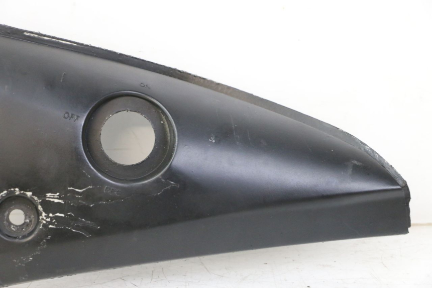 photo de TAPA BAJO ASIENTO IZQUIERDA YAMAHA TZR 50 (2008 - 2016) - Detalles de los puntos de fijación