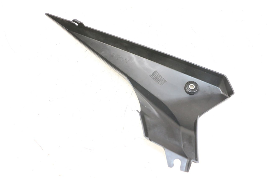 photo de TAPA BAJO ASIENTO IZQUIERDA YAMAHA XJ6 ABS 600 (2008 - 2016) - Detalle de la pieza