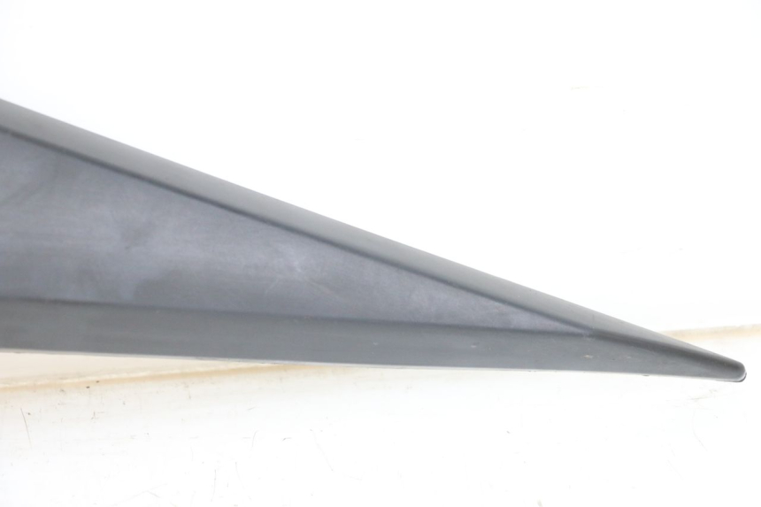 photo de TAPA BAJO ASIENTO IZQUIERDA YAMAHA XJ6 ABS 600 (2008 - 2016) - Primer plano técnico