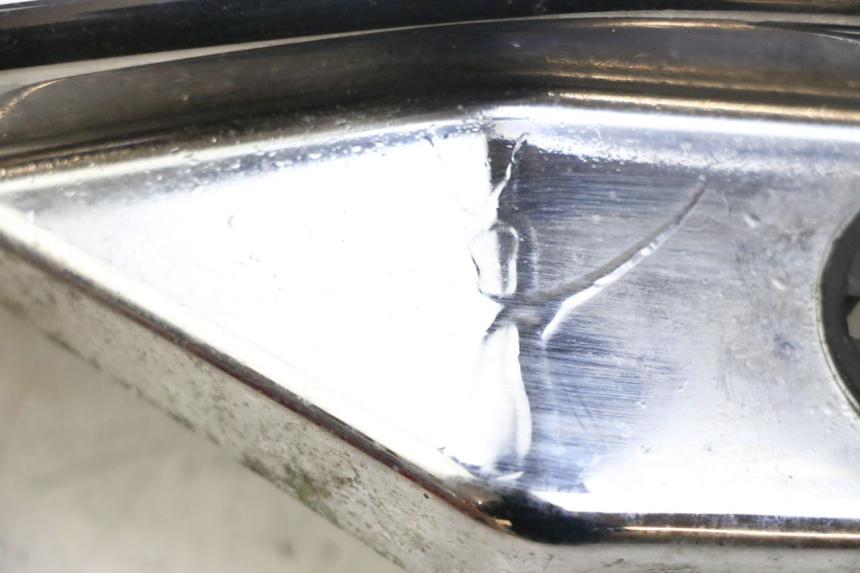 photo de TAPA BAJO ASIENTO IZQUIERDA YAMAHA XVS DRAG STAR DRAGSTAR 650 (1997 - 2007) - Detalle de la pieza