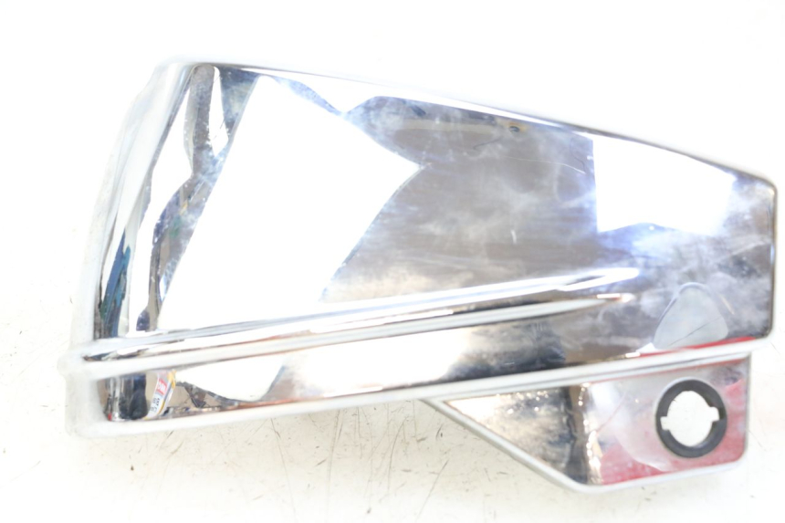 photo de TAPA BAJO ASIENTO IZQUIERDA YAMAHA XVS DRAG STAR DRAGSTAR 650 (1997 - 2007) - Zoom estado de uso