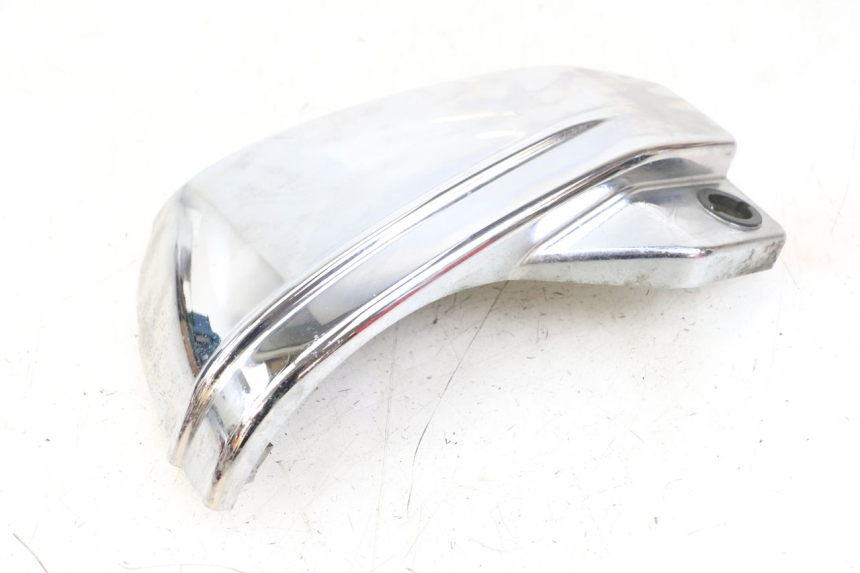 photo de TAPA BAJO ASIENTO IZQUIERDA YAMAHA XVS DRAG STAR DRAGSTAR 650 (1997 - 2007) - Marcados y referencias originales