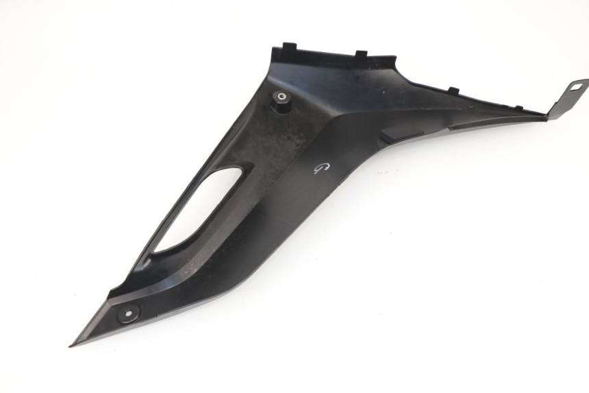 photo de TAPA BAJO ASIENTO IZQUIERDA YAMAHA YZF R 125 (2008 - 2013) - Detalle de la pieza
