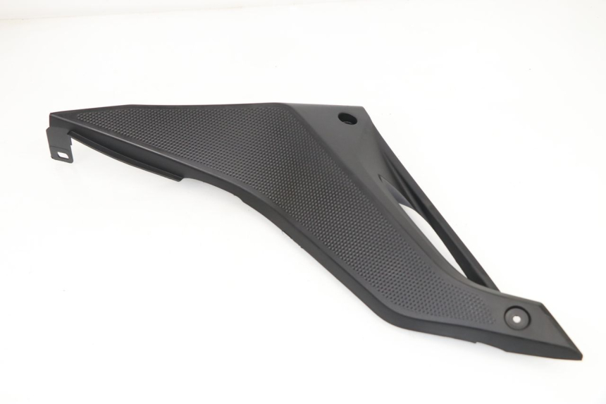 photo de TAPA BAJO ASIENTO IZQUIERDA YAMAHA YZF R 125 (2008 - 2013) - Zoom estado de uso