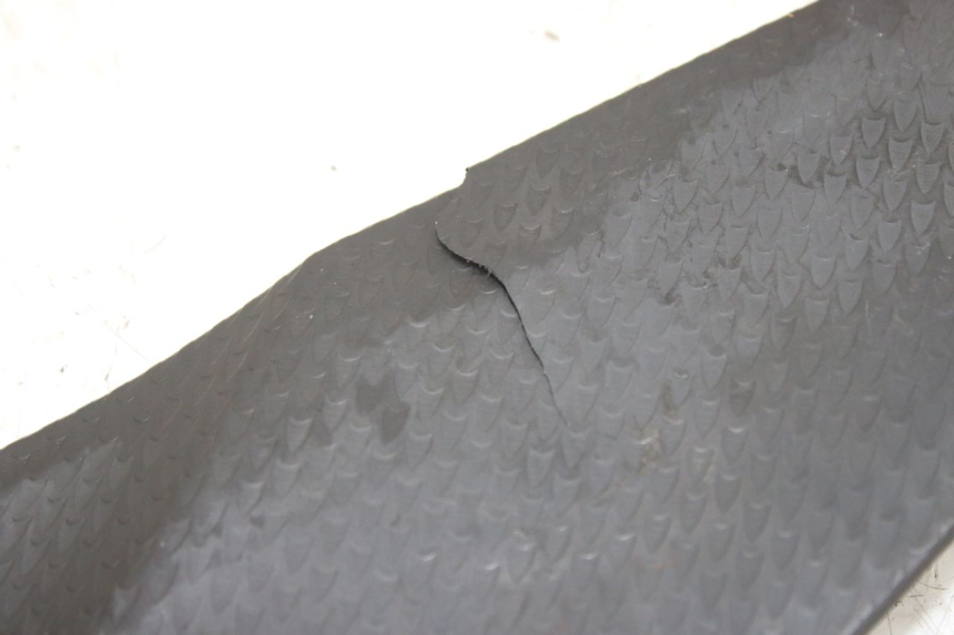 photo de TAPA DEBAJO DEL ASIENTO IZQUIERDO YAMAHA YZF R1 1000 (2007 - 2008) - Detalle de la pieza