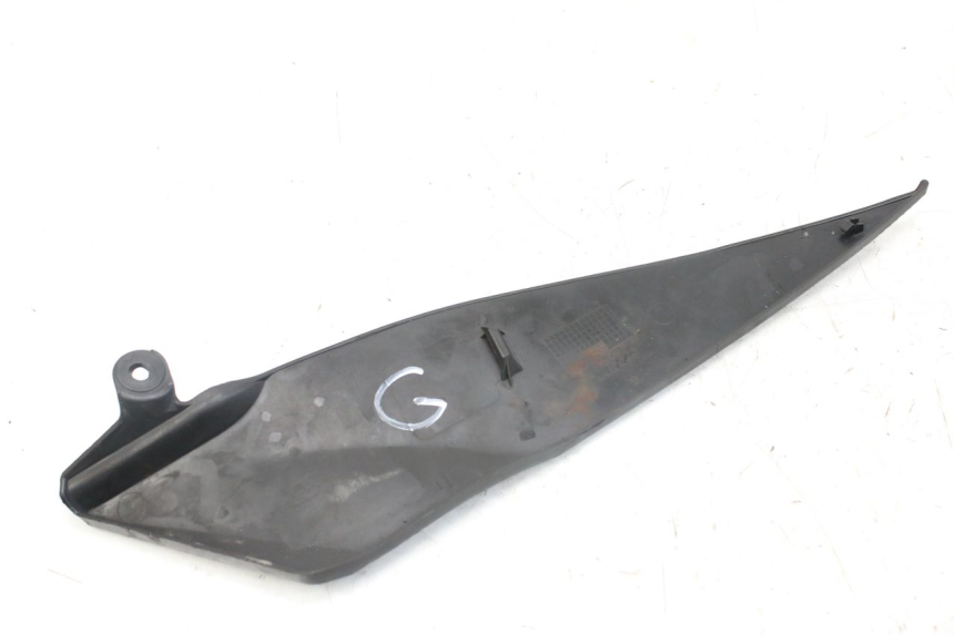 photo de TAPA DEBAJO DEL ASIENTO IZQUIERDO YAMAHA YZF R1 1000 (2007 - 2008) - Primer plano técnico