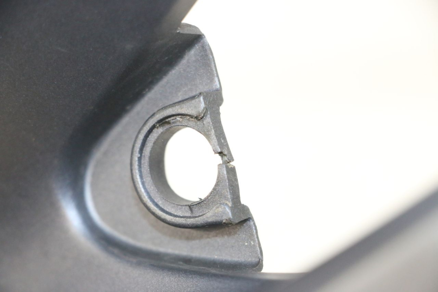 photo de TAPA BAJO ASIENTO IZQUIERDA KAWASAKI ZR 7 750 (1999 - 2004) - Detalle de la pieza
