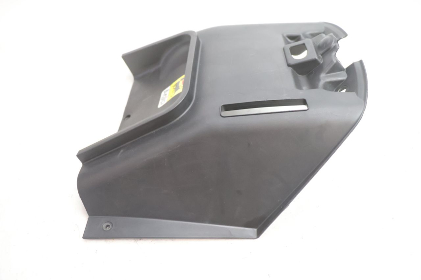 photo de TAPA BAJO ASIENTO GILERA GP 800 (2007 - 2013) - Detalle de la pieza
