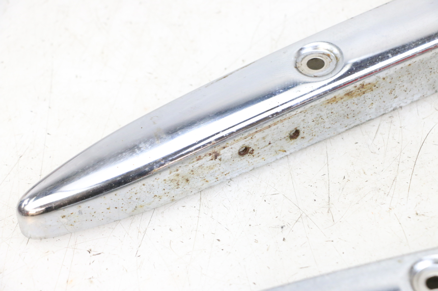 photo de TAPA BAJO ASIENTO SUZUKI GZ MARAUDER 125 (1998 - 2004) - Zoom estado de uso