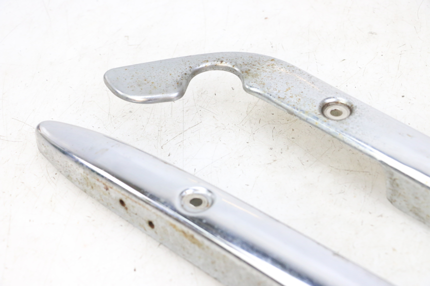 photo de TAPA BAJO ASIENTO SUZUKI GZ MARAUDER 125 (1998 - 2004) - Detalles de los puntos de fijación