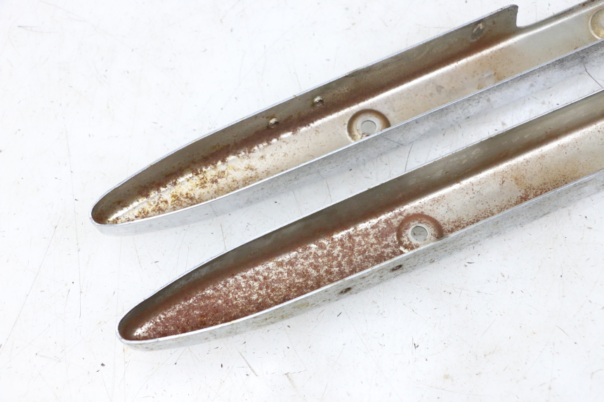 photo de TAPA BAJO ASIENTO SUZUKI GZ MARAUDER 125 (1998 - 2004) - Estado de la superficie y material