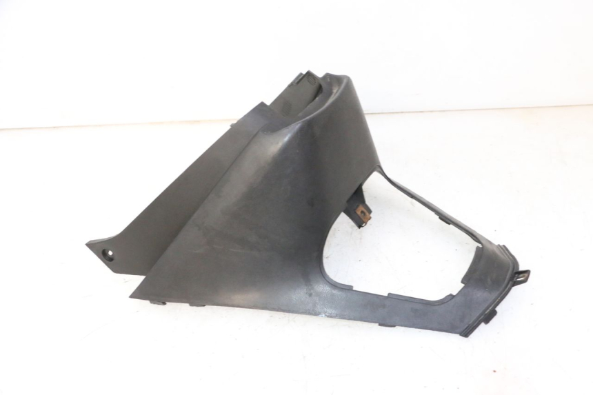 photo de TAPA BAJO ASIENTO DAELIM HISTORY 125 (2001 - 2002) - Primer plano técnico