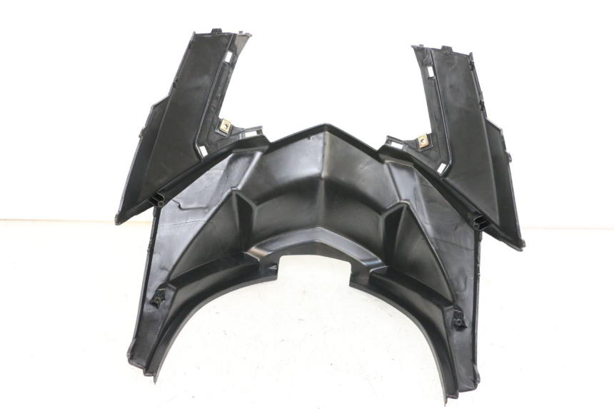 photo de TAPA BAJO EL ASIENTO SYM JET 14 4T 50 (2018 - 2022) - Detalle de la pieza