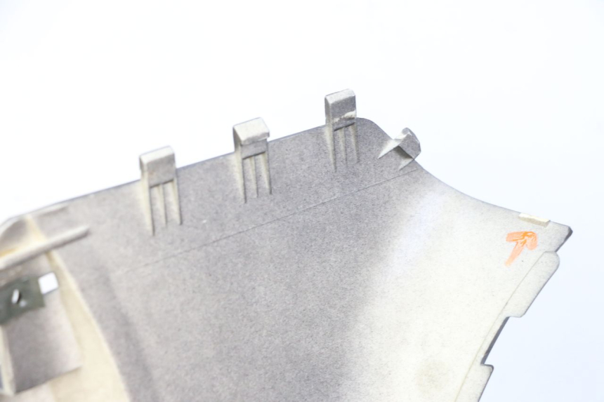 photo de TAPA BAJO ASIENTO JM MOTORS VX 125 (2022 - 2025) - Primer plano técnico