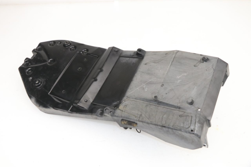 photo de TAPA BAJO EL ASIENTO KAWASAKI Z 750 (2007 - 2013) - Primer plano técnico
