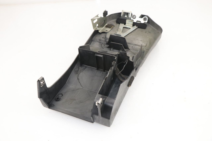 photo de TAPA BAJO EL ASIENTO KAWASAKI Z 750 (2007 - 2013) - Detalles de los puntos de fijación