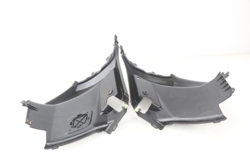 photo de TAPA DEBAJO DEL ASIENTO PEUGEOT KISBEE 2T 50 (2010 - 2017) - Detalles de los puntos de fijación