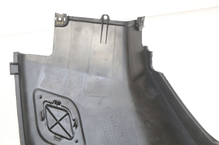 photo de TAPA DEBAJO DEL ASIENTO PEUGEOT KISBEE 4T 50 (2010 - 2017) - Detalles de los puntos de fijación