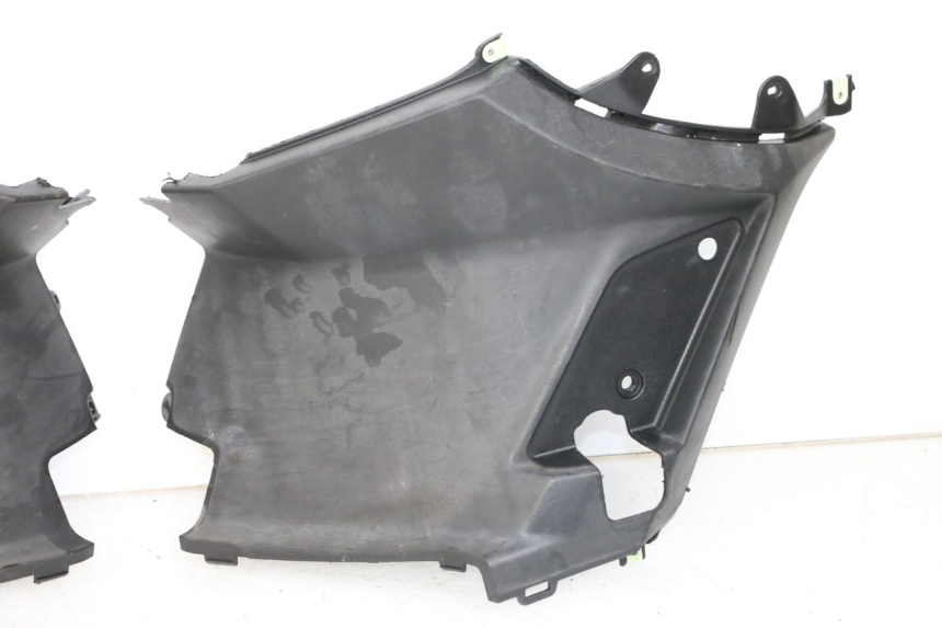 photo de TAPA DEBAJO DEL ASIENTO PEUGEOT KISBEE 4T 50 (2018 - 2022) - Marcados y referencias originales