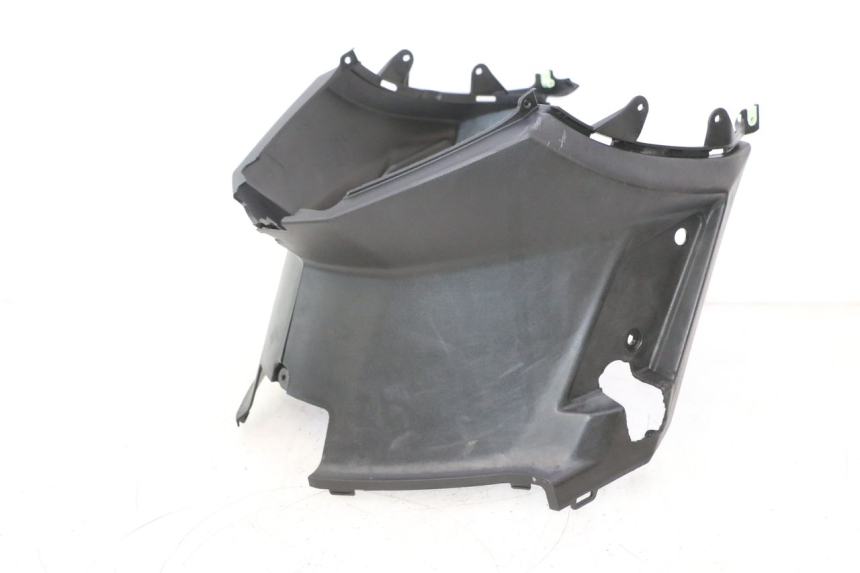 photo de TAPA BAJO ASIENTO PEUGEOT KISBEE 4T 50 (2023 - 2026) - Detalle de la pieza