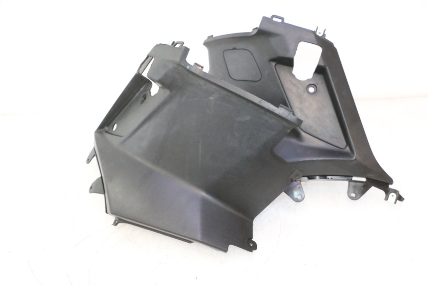 photo de TAPA BAJO ASIENTO PEUGEOT KISBEE 4T 50 (2023 - 2026) - Zoom estado de uso