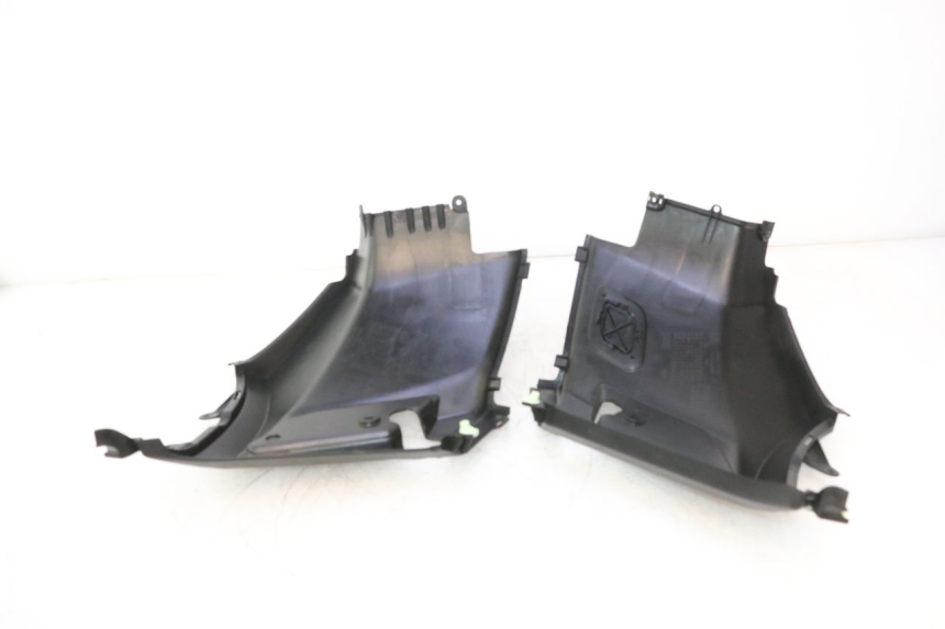 photo de TAPA BAJO ASIENTO PEUGEOT KISBEE 4T 50 (2023 - 2026) - Primer plano técnico