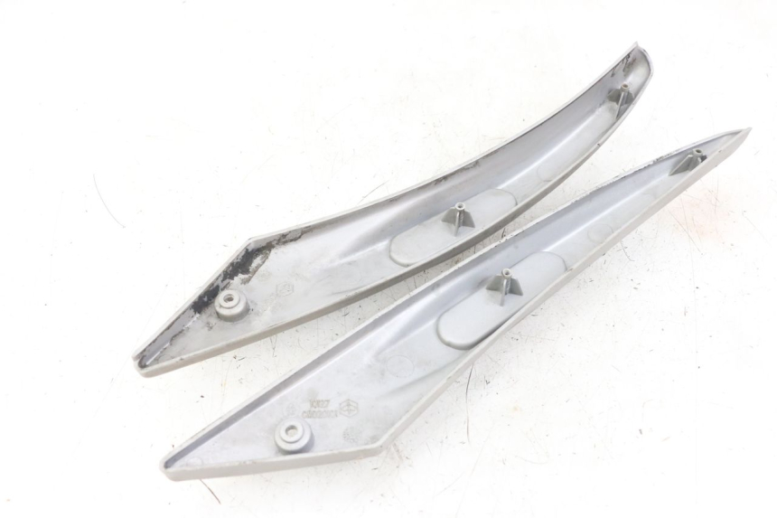 photo de TAPA BAJO EL ASIENTO PIAGGIO LIBERTY 125 (2009 - 2013) - Detalle de la pieza
