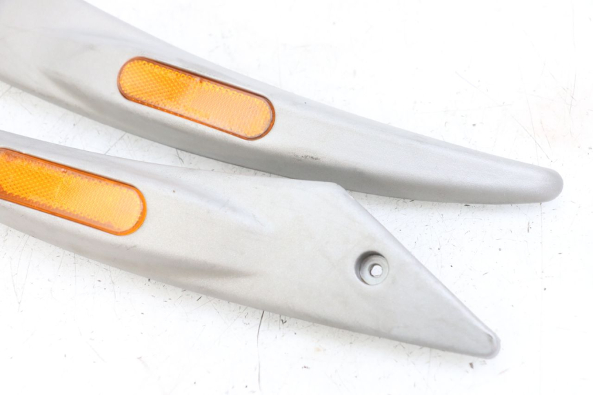 photo de TAPA BAJO EL ASIENTO PIAGGIO LIBERTY 125 (2009 - 2013) - Primer plano técnico