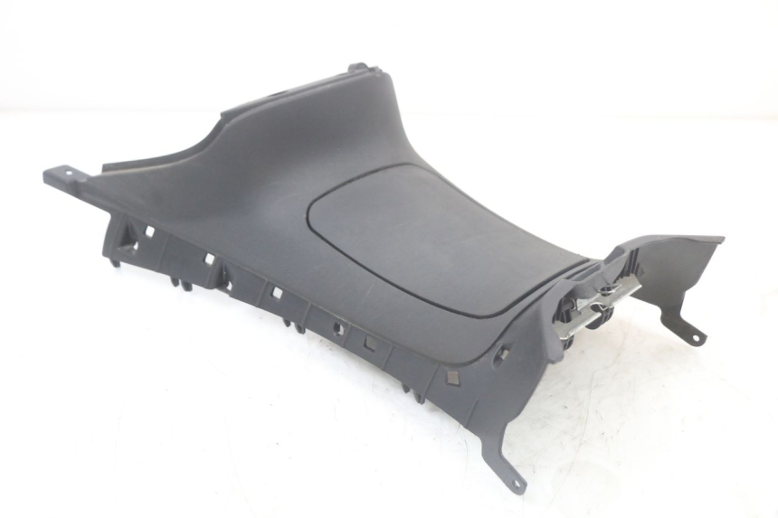 photo de TAPA BAJO ASIENTO PIAGGIO MP3 HPE 350 (2018 - 2020) - Primer plano técnico