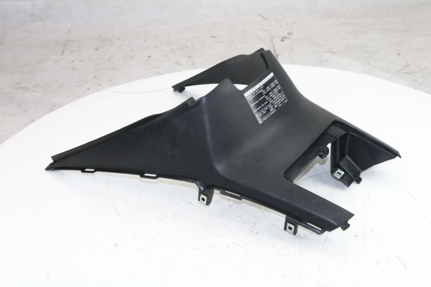 photo de TAPA BAJO ASIENTO HONDA NHX LEAD 110 (2008 - 2010) - Primer plano técnico