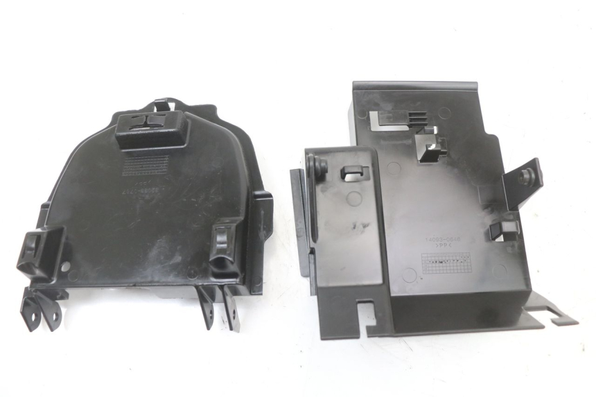 photo de TAPA BAJO ASIENTO KAWASAKI NINJA 400 (2018 - 2023) - Zoom estado de uso