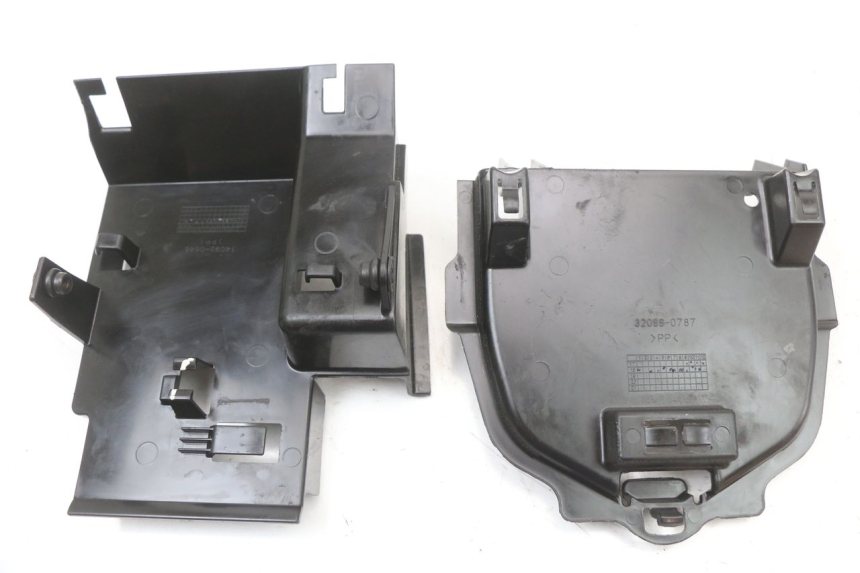 photo de TAPA BAJO ASIENTO KAWASAKI NINJA 400 (2018 - 2023) - Otra perspectiva