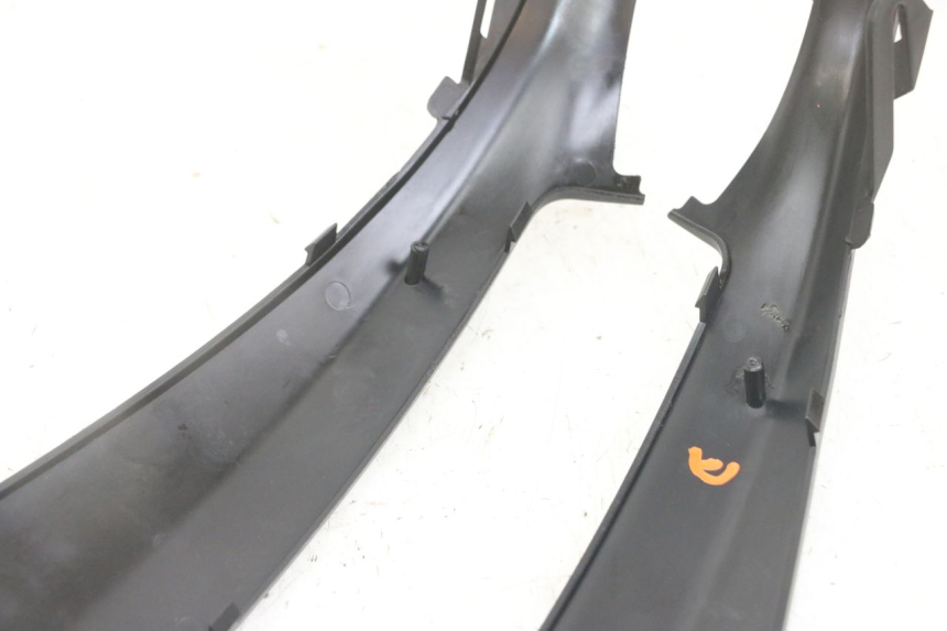 photo de TAPA BAJO ASIENTO PIAGGIO NRG POWER PUREJET 50 (2018 - 2021) - Primer plano técnico