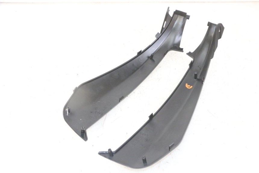 photo de TAPA BAJO ASIENTO PIAGGIO NRG POWER PUREJET 50 (2018 - 2021) - Detalles de los puntos de fijación